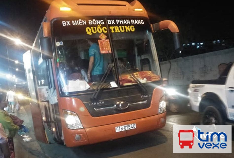 Nhà xe Quốc Trung